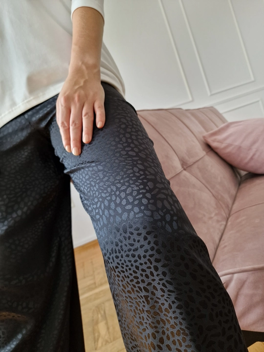 Czarne spodnie Satin